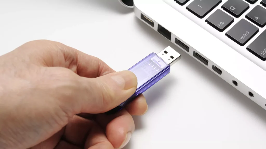 چگونه اطلاعات خود را در فلش مموری و SSD ایمن نگه داریم؟